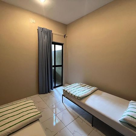 Theatbas Homestay 17 In Seri Iskandar Perak 3 Bedroom Bota Exteriör bild