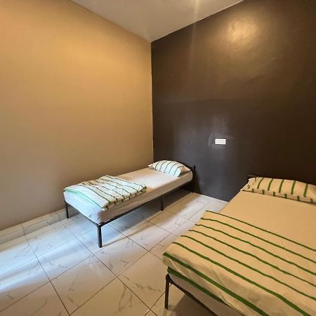 Theatbas Homestay 17 In Seri Iskandar Perak 3 Bedroom Bota Exteriör bild