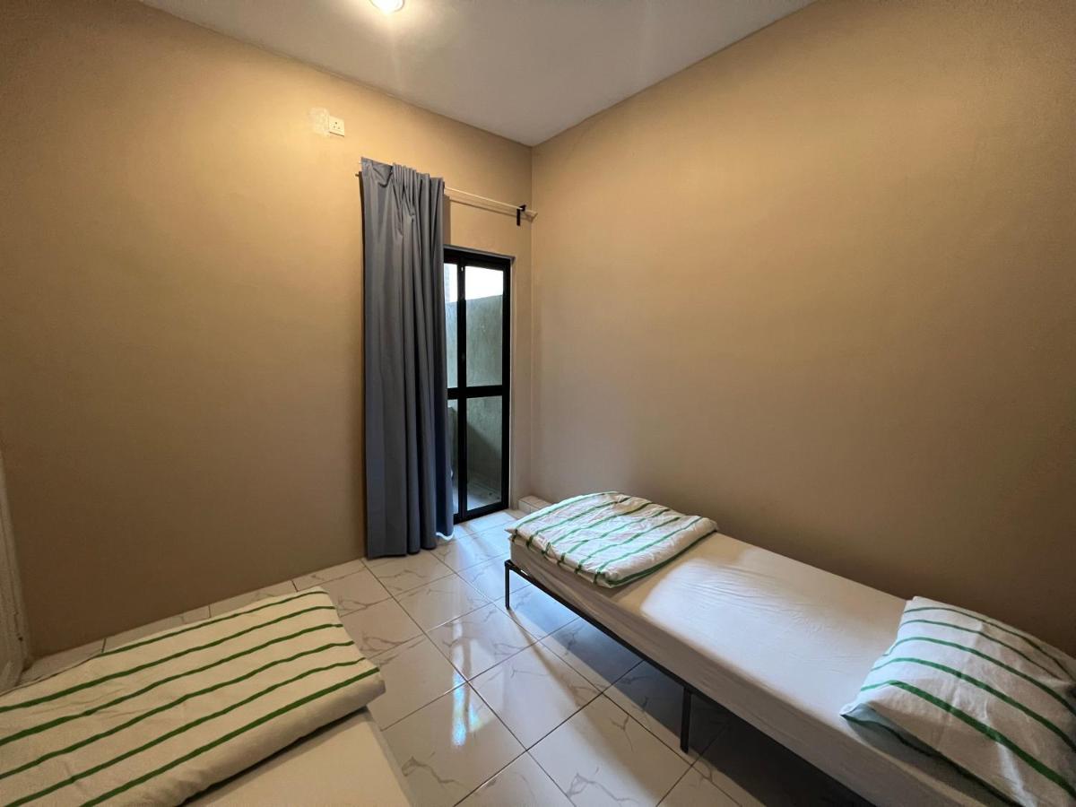 Theatbas Homestay 17 In Seri Iskandar Perak 3 Bedroom Bota Exteriör bild