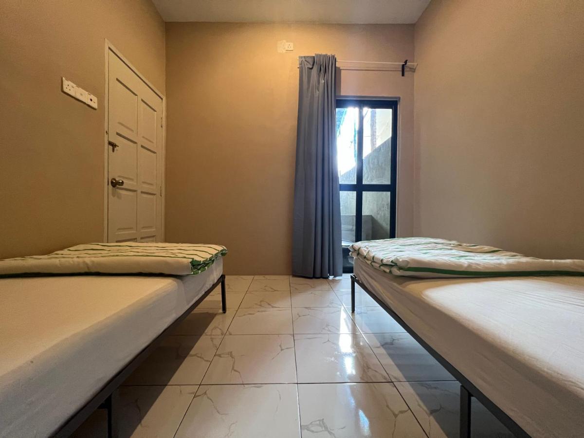 Theatbas Homestay 17 In Seri Iskandar Perak 3 Bedroom Bota Exteriör bild