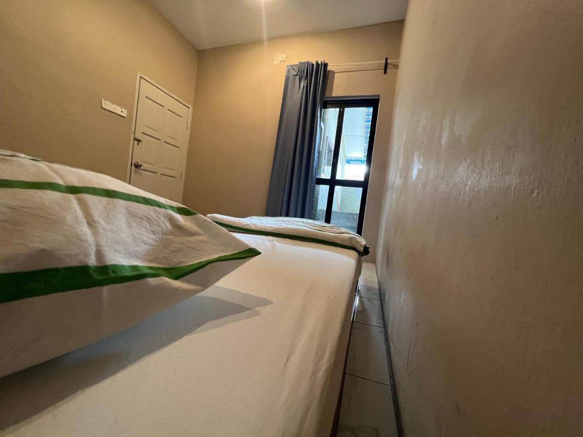 Theatbas Homestay 17 In Seri Iskandar Perak 3 Bedroom Bota Exteriör bild