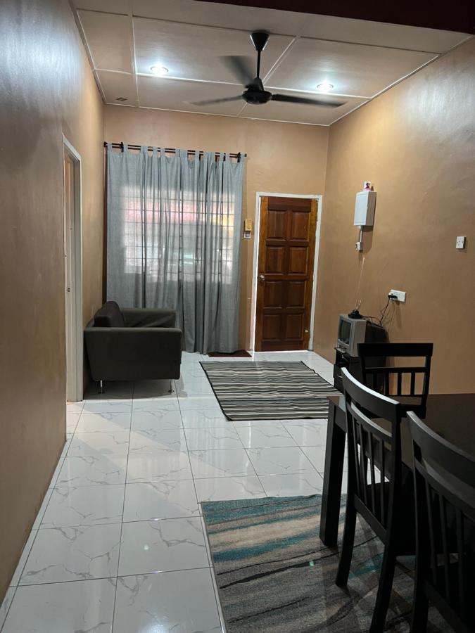 Theatbas Homestay 17 In Seri Iskandar Perak 3 Bedroom Bota Exteriör bild